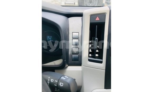 သွင်းကုန် Toyota Hiace White ကား Import - Dubai Ayeyarwady သွင်းကုန် Toyota Hiace White ကား Import - Dubai Ayeyarwady