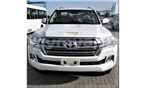 Buy Import Toyota Land Cruiser White Car in Import - Dubai in Ayeyarwady Buy Import Toyota Land Cruiser White Car in Import - Dubai in Ayeyarwady
