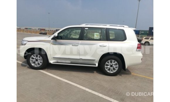 Buy Import Toyota Land Cruiser White Car in Import - Dubai in Ayeyarwady Buy Import Toyota Land Cruiser White Car in Import - Dubai in Ayeyarwady