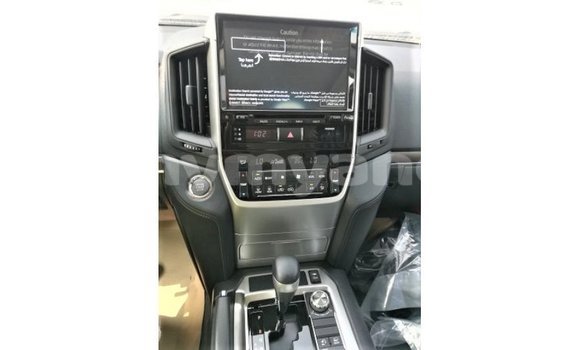 Buy Import Toyota Land Cruiser White Car in Import - Dubai in Ayeyarwady Buy Import Toyota Land Cruiser White Car in Import - Dubai in Ayeyarwady