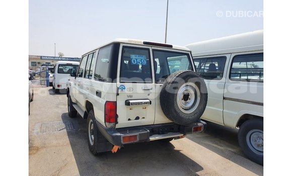 Buy Import Toyota Land Cruiser White Car in Import - Dubai in Ayeyarwady Buy Import Toyota Land Cruiser White Car in Import - Dubai in Ayeyarwady