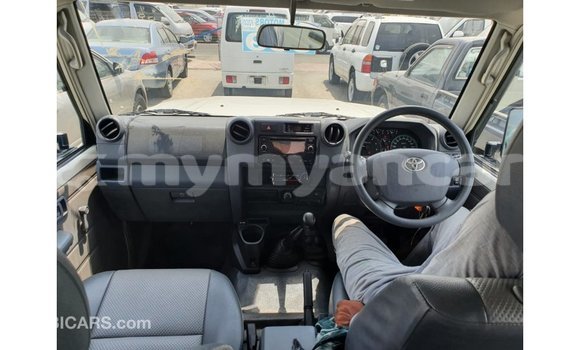 Buy Import Toyota Land Cruiser White Car in Import - Dubai in Ayeyarwady Buy Import Toyota Land Cruiser White Car in Import - Dubai in Ayeyarwady