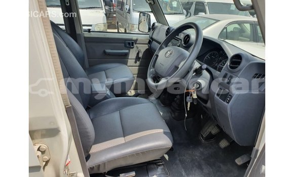 Buy Import Toyota Land Cruiser White Car in Import - Dubai in Ayeyarwady Buy Import Toyota Land Cruiser White Car in Import - Dubai in Ayeyarwady