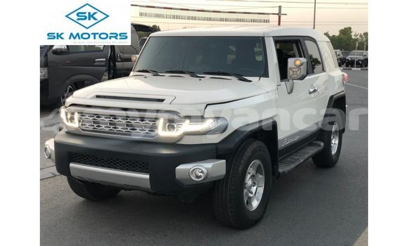 Buy Import Toyota FJ Cruiser White Car in Import - Dubai in Ayeyarwady Buy Import Toyota FJ Cruiser White Car in Import - Dubai in Ayeyarwady