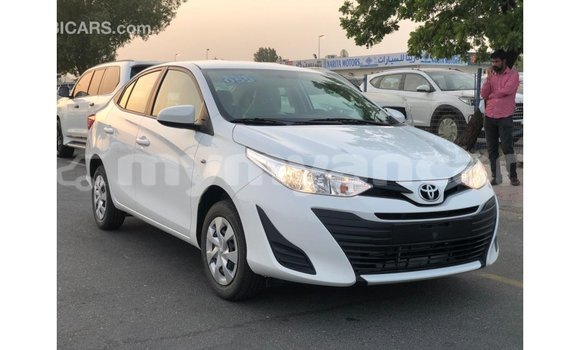 သွင်းကုန် Toyota Yaris White ကား Import - Dubai Ayeyarwady သွင်းကုန် Toyota Yaris White ကား Import - Dubai Ayeyarwady