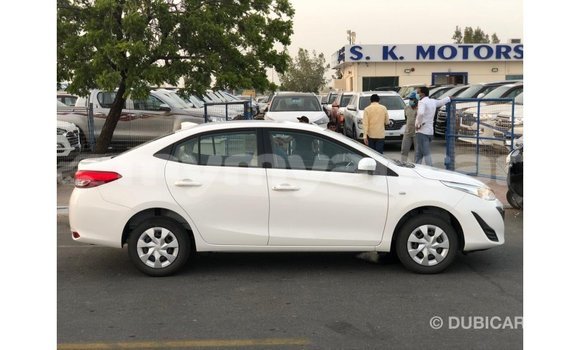 သွင်းကုန် Toyota Yaris White ကား Import - Dubai Ayeyarwady သွင်းကုန် Toyota Yaris White ကား Import - Dubai Ayeyarwady