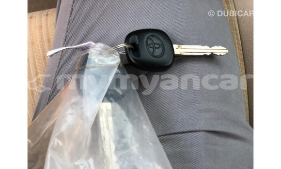 သွင်းကုန် Toyota Yaris White ကား Import - Dubai Ayeyarwady သွင်းကုန် Toyota Yaris White ကား Import - Dubai Ayeyarwady