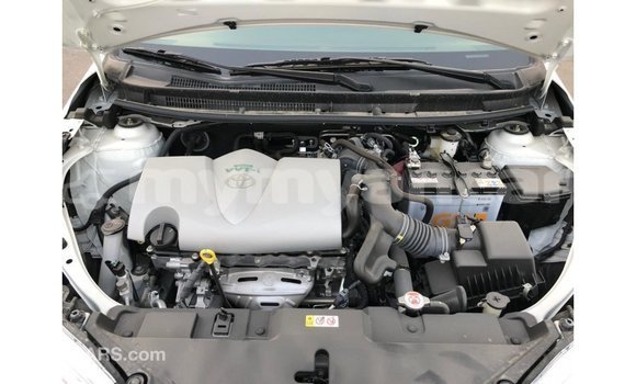 သွင်းကုန် Toyota Yaris White ကား Import - Dubai Ayeyarwady သွင်းကုန် Toyota Yaris White ကား Import - Dubai Ayeyarwady
