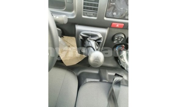 သွင်းကုန် Toyota Hiace White ကား Import - Dubai Ayeyarwady သွင်းကုန် Toyota Hiace White ကား Import - Dubai Ayeyarwady