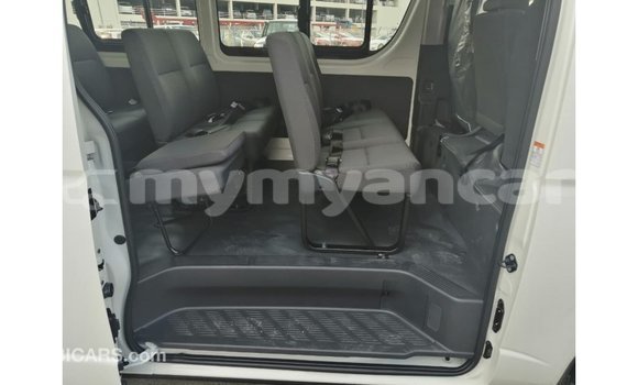 သွင်းကုန် Toyota Hiace White ကား Import - Dubai Ayeyarwady သွင်းကုန် Toyota Hiace White ကား Import - Dubai Ayeyarwady