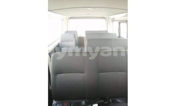 သွင်းကုန် Toyota Hiace White ကား Import - Dubai Ayeyarwady သွင်းကုန် Toyota Hiace White ကား Import - Dubai Ayeyarwady