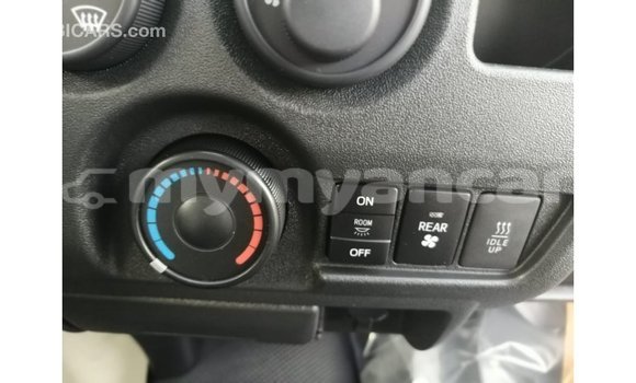 သွင်းကုန် Toyota Hiace White ကား Import - Dubai Ayeyarwady သွင်းကုန် Toyota Hiace White ကား Import - Dubai Ayeyarwady