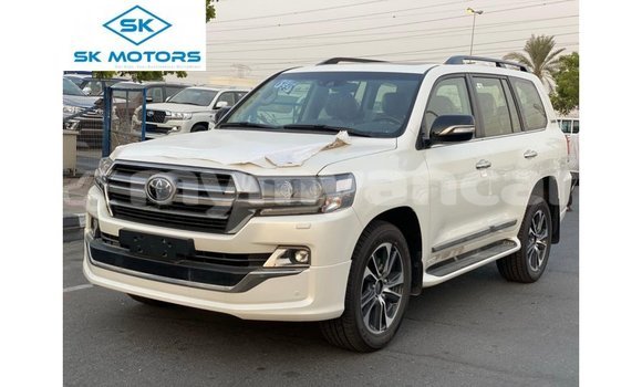 သွင်းကုန် Toyota Land Cruiser White ကား Import - Dubai Ayeyarwady သွင်းကုန် Toyota Land Cruiser White ကား Import - Dubai Ayeyarwady