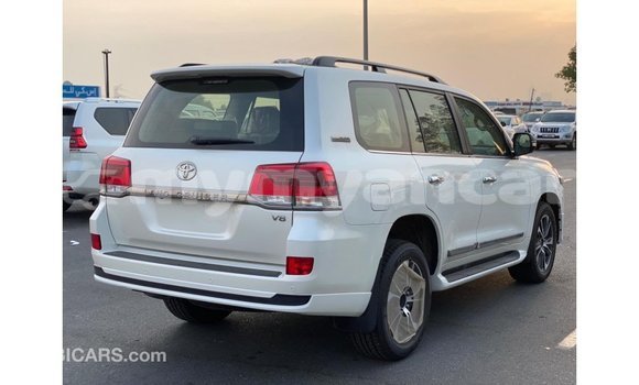 သွင်းကုန် Toyota Land Cruiser White ကား Import - Dubai Ayeyarwady သွင်းကုန် Toyota Land Cruiser White ကား Import - Dubai Ayeyarwady