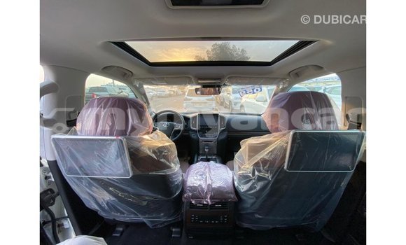 သွင်းကုန် Toyota Land Cruiser White ကား Import - Dubai Ayeyarwady သွင်းကုန် Toyota Land Cruiser White ကား Import - Dubai Ayeyarwady