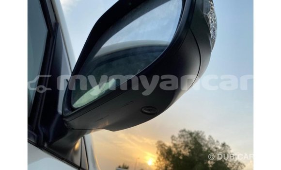 သွင်းကုန် Toyota Land Cruiser White ကား Import - Dubai Ayeyarwady သွင်းကုန် Toyota Land Cruiser White ကား Import - Dubai Ayeyarwady