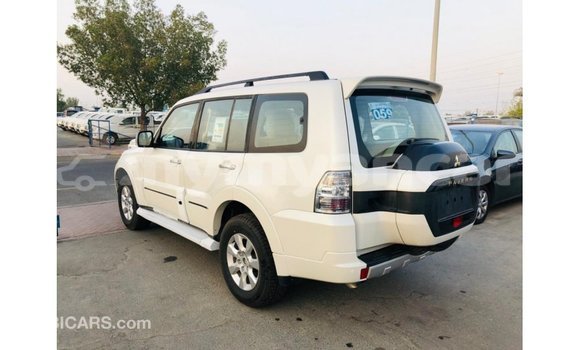 သွင်းကုန် Mitsubishi Pajero White ကား Import - Dubai Ayeyarwady သွင်းကုန် Mitsubishi Pajero White ကား Import - Dubai Ayeyarwady