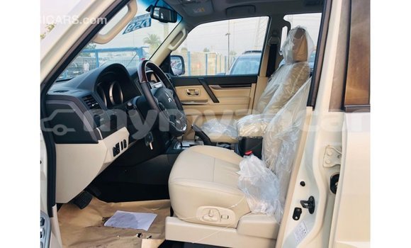သွင်းကုန် Mitsubishi Pajero White ကား Import - Dubai Ayeyarwady သွင်းကုန် Mitsubishi Pajero White ကား Import - Dubai Ayeyarwady
