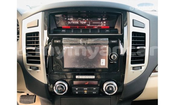 သွင်းကုန် Mitsubishi Pajero White ကား Import - Dubai Ayeyarwady သွင်းကုန် Mitsubishi Pajero White ကား Import - Dubai Ayeyarwady