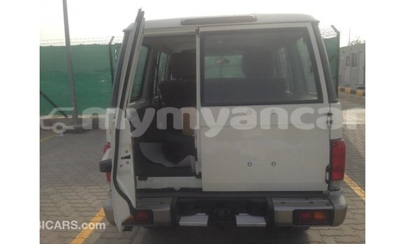 Buy Import Toyota Land Cruiser White Car in Import - Dubai in Ayeyarwady Buy Import Toyota Land Cruiser White Car in Import - Dubai in Ayeyarwady