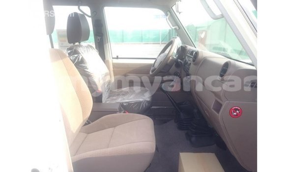 Buy Import Toyota Land Cruiser White Car in Import - Dubai in Ayeyarwady Buy Import Toyota Land Cruiser White Car in Import - Dubai in Ayeyarwady