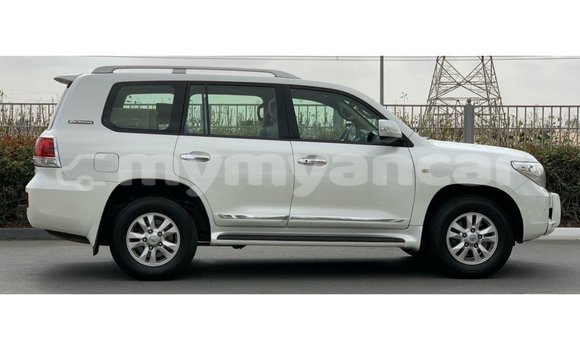 Buy Import Toyota Land Cruiser White Car in Import - Dubai in Ayeyarwady Buy Import Toyota Land Cruiser White Car in Import - Dubai in Ayeyarwady