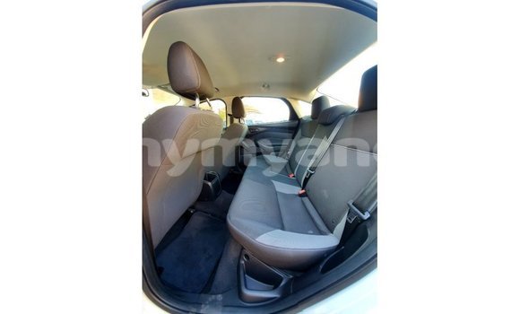 သွင်းကုန် Ford Focus White ကား Import - Dubai Ayeyarwady သွင်းကုန် Ford Focus White ကား Import - Dubai Ayeyarwady