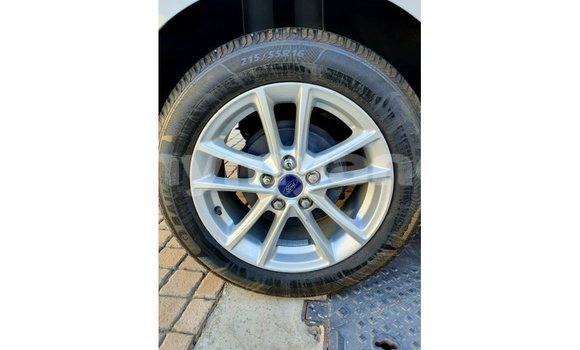 သွင်းကုန် Ford Focus White ကား Import - Dubai Ayeyarwady သွင်းကုန် Ford Focus White ကား Import - Dubai Ayeyarwady