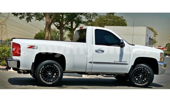 Buy Import Chevrolet Silverado White Car in Import - Dubai in Ayeyarwady Buy Import Chevrolet Silverado White Car in Import - Dubai in Ayeyarwady