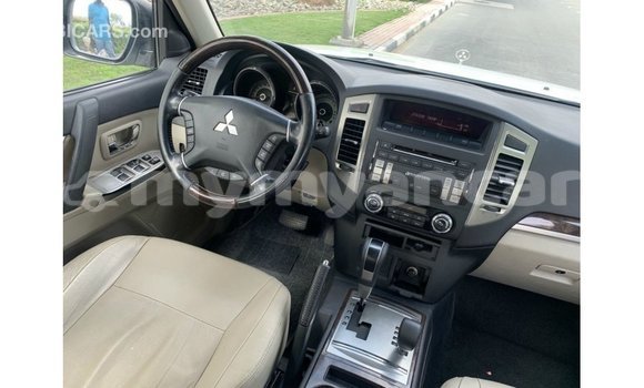Acheter Import Voiture Mitsubishi Pajero Blanc à Import - Dubai, #<Region:0x000000000c5121b8> Acheter Import Voiture Mitsubishi Pajero Blanc à Import - Dubai, #<Region:0x000000000c5121b8>