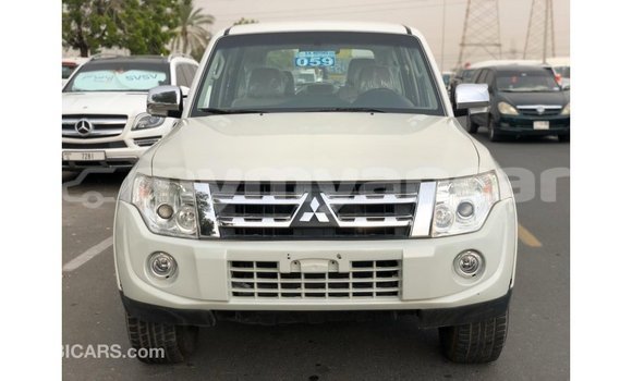 သွင်းကုန် Mitsubishi Pajero White ကား Import - Dubai Ayeyarwady သွင်းကုန် Mitsubishi Pajero White ကား Import - Dubai Ayeyarwady