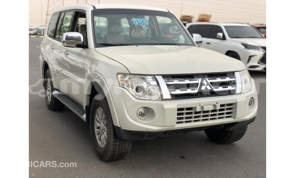 သွင်းကုန် Mitsubishi Pajero White ကား Import - Dubai Ayeyarwady သွင်းကုန် Mitsubishi Pajero White ကား Import - Dubai Ayeyarwady