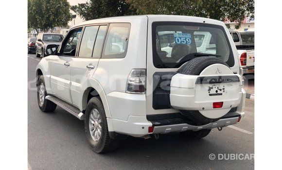 သွင်းကုန် Mitsubishi Pajero White ကား Import - Dubai Ayeyarwady သွင်းကုန် Mitsubishi Pajero White ကား Import - Dubai Ayeyarwady
