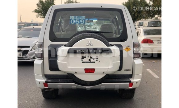 သွင်းကုန် Mitsubishi Pajero White ကား Import - Dubai Ayeyarwady သွင်းကုန် Mitsubishi Pajero White ကား Import - Dubai Ayeyarwady