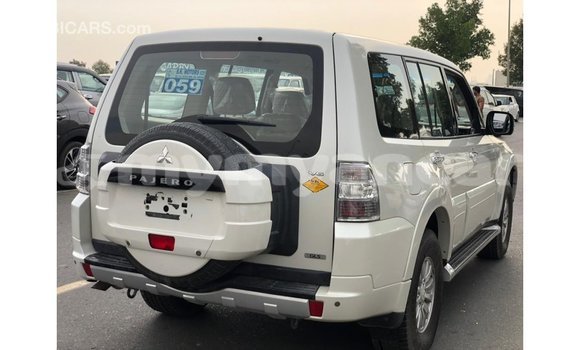သွင်းကုန် Mitsubishi Pajero White ကား Import - Dubai Ayeyarwady သွင်းကုန် Mitsubishi Pajero White ကား Import - Dubai Ayeyarwady