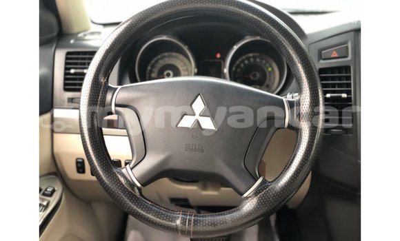 သွင်းကုန် Mitsubishi Pajero White ကား Import - Dubai Ayeyarwady သွင်းကုန် Mitsubishi Pajero White ကား Import - Dubai Ayeyarwady