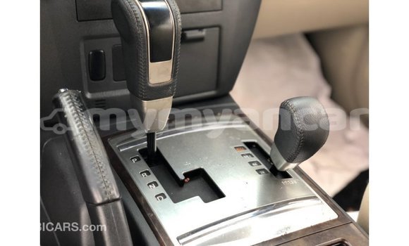 သွင်းကုန် Mitsubishi Pajero White ကား Import - Dubai Ayeyarwady သွင်းကုန် Mitsubishi Pajero White ကား Import - Dubai Ayeyarwady