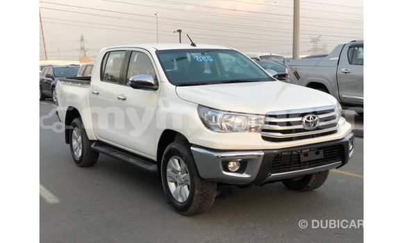 သွင်းကုန် Toyota Hilux White ကား Import - Dubai Ayeyarwady သွင်းကုန် Toyota Hilux White ကား Import - Dubai Ayeyarwady