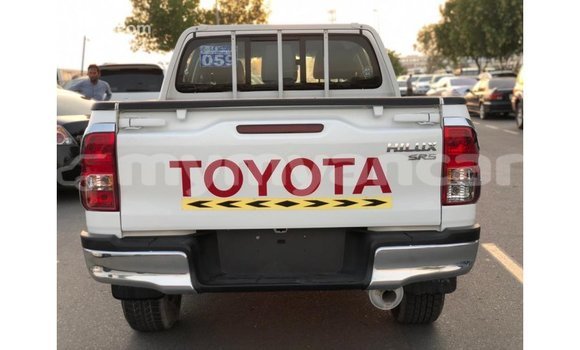 သွင်းကုန် Toyota Hilux White ကား Import - Dubai Ayeyarwady သွင်းကုန် Toyota Hilux White ကား Import - Dubai Ayeyarwady