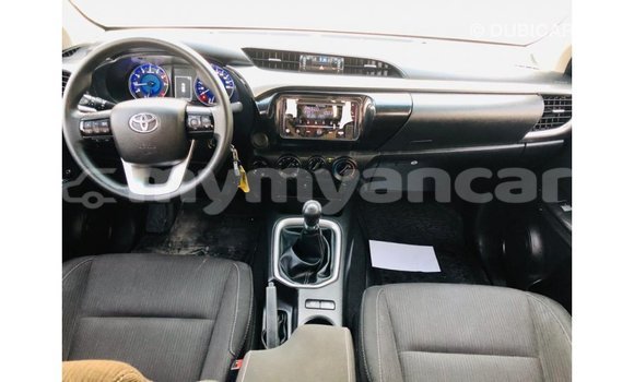 သွင်းကုန် Toyota Hilux White ကား Import - Dubai Ayeyarwady သွင်းကုန် Toyota Hilux White ကား Import - Dubai Ayeyarwady
