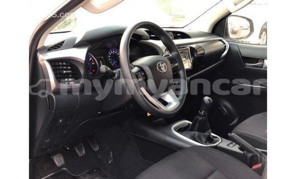 သွင်းကုန် Toyota Hilux White ကား Import - Dubai Ayeyarwady သွင်းကုန် Toyota Hilux White ကား Import - Dubai Ayeyarwady