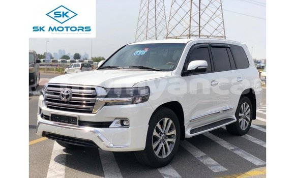 သွင်းကုန် Toyota Land Cruiser White ကား Import - Dubai Ayeyarwady သွင်းကုန် Toyota Land Cruiser White ကား Import - Dubai Ayeyarwady