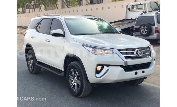 သွင်းကုန် Toyota Fortuner White ကား Import - Dubai Ayeyarwady သွင်းကုန် Toyota Fortuner White ကား Import - Dubai Ayeyarwady