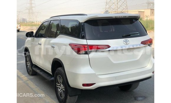 သွင်းကုန် Toyota Fortuner White ကား Import - Dubai Ayeyarwady သွင်းကုန် Toyota Fortuner White ကား Import - Dubai Ayeyarwady