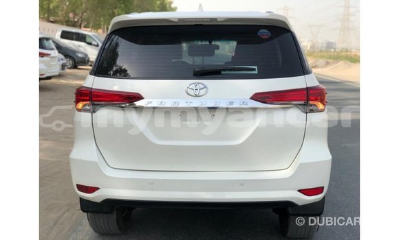 သွင်းကုန် Toyota Fortuner White ကား Import - Dubai Ayeyarwady သွင်းကုန် Toyota Fortuner White ကား Import - Dubai Ayeyarwady