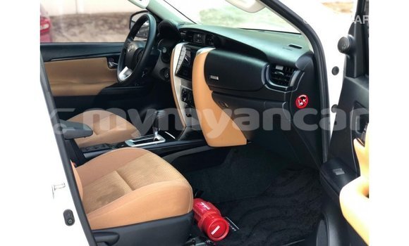 သွင်းကုန် Toyota Fortuner White ကား Import - Dubai Ayeyarwady သွင်းကုန် Toyota Fortuner White ကား Import - Dubai Ayeyarwady