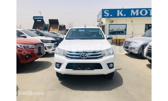 သွင်းကုန် Toyota Hilux White ကား Import - Dubai Ayeyarwady သွင်းကုန် Toyota Hilux White ကား Import - Dubai Ayeyarwady