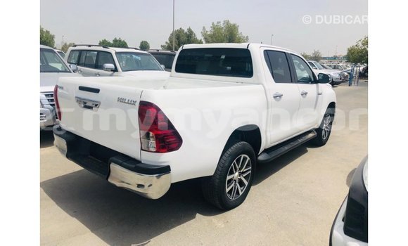 သွင်းကုန် Toyota Hilux White ကား Import - Dubai Ayeyarwady သွင်းကုန် Toyota Hilux White ကား Import - Dubai Ayeyarwady