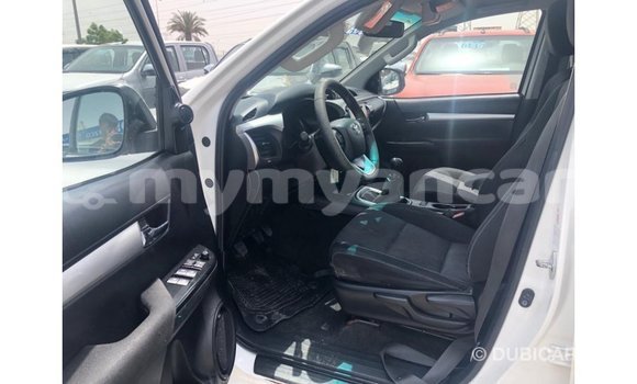 သွင်းကုန် Toyota Hilux White ကား Import - Dubai Ayeyarwady သွင်းကုန် Toyota Hilux White ကား Import - Dubai Ayeyarwady