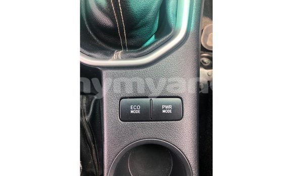 သွင်းကုန် Toyota Hilux White ကား Import - Dubai Ayeyarwady သွင်းကုန် Toyota Hilux White ကား Import - Dubai Ayeyarwady